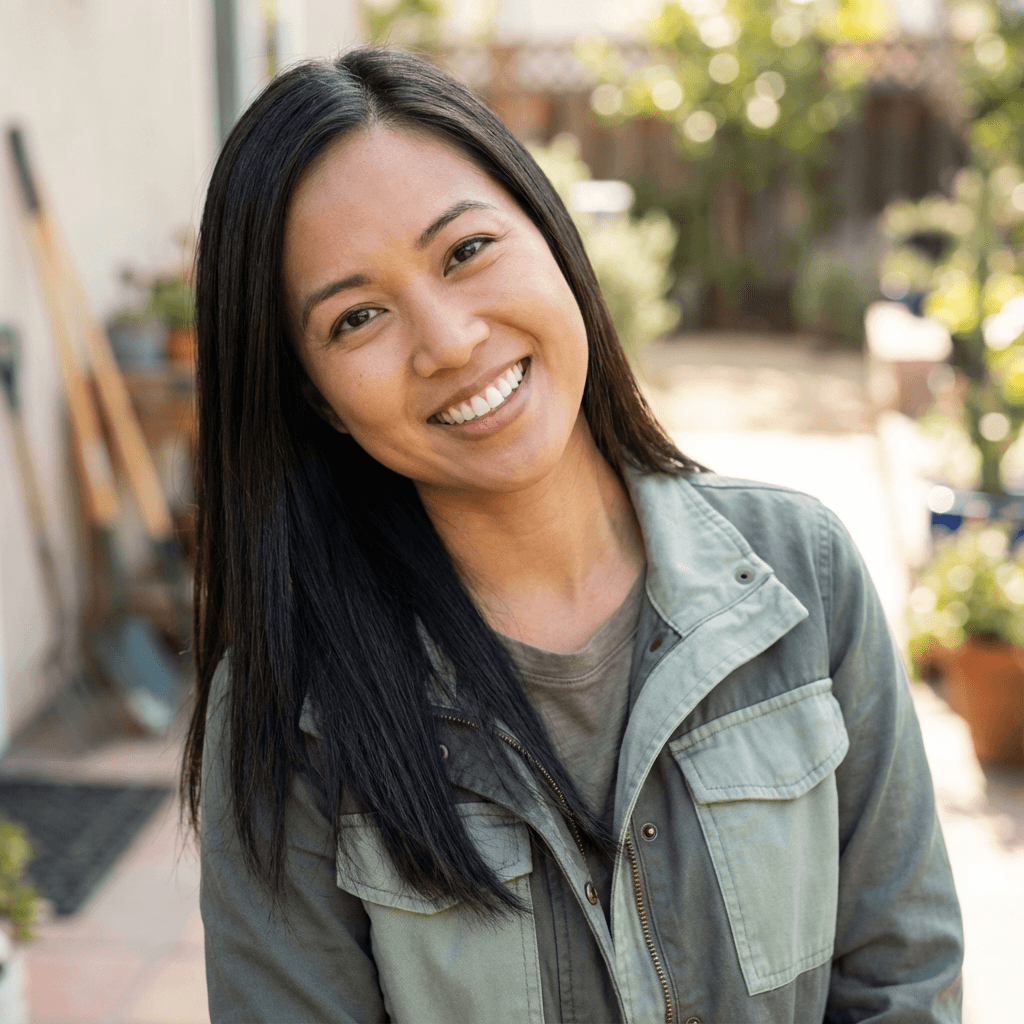 Female homeowner in her late 30s, White, warm and happy, casual style